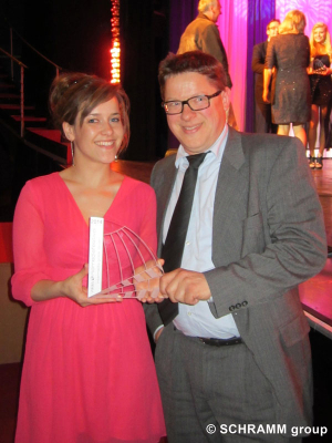 Michaela Plett (SCHRAMM group) und Mario Göhring (Joker Pictures, Kiel) nahmen den Award bei der Gala entgegen.